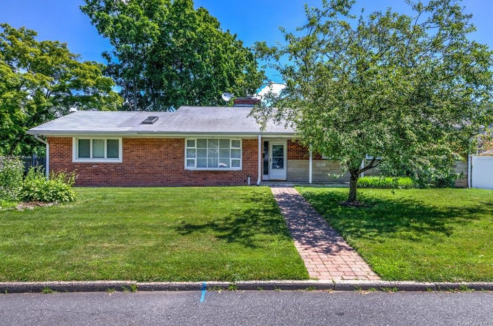 9 Sycamore Ln, Rye Brook, NY 10573