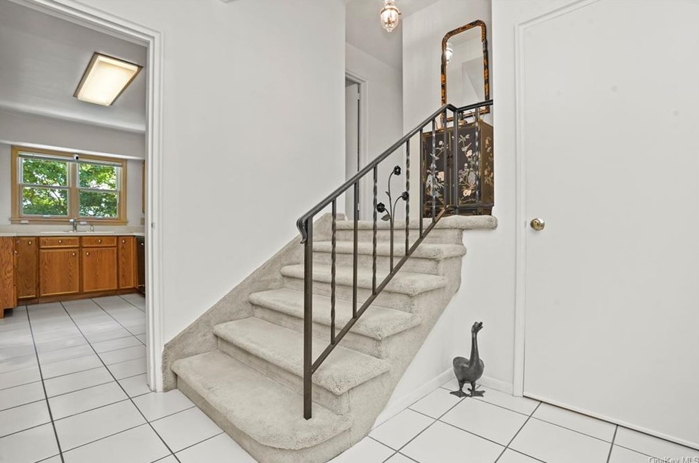 28 Albemarle Pl, Yonkers, NY 10701