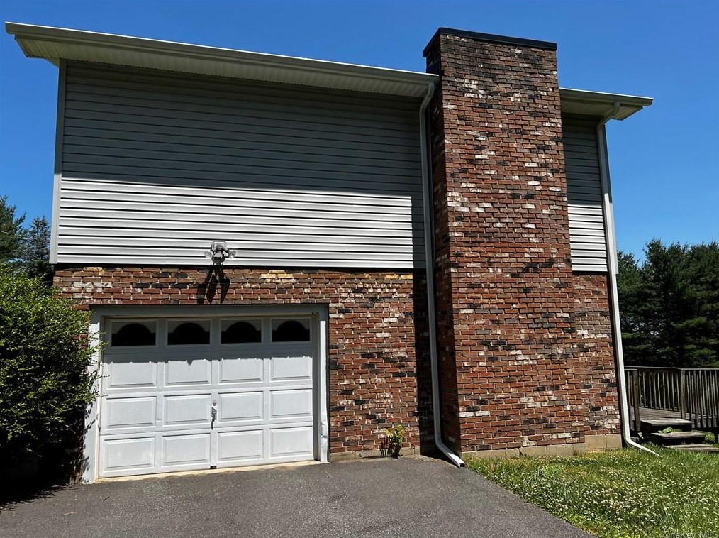 18 Orchard Crest Dr, Westtown, NY 10998