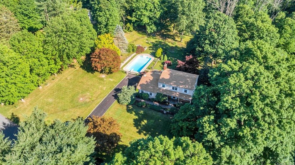 4 Cornwall Ct, Katonah, NY 10536-2500
