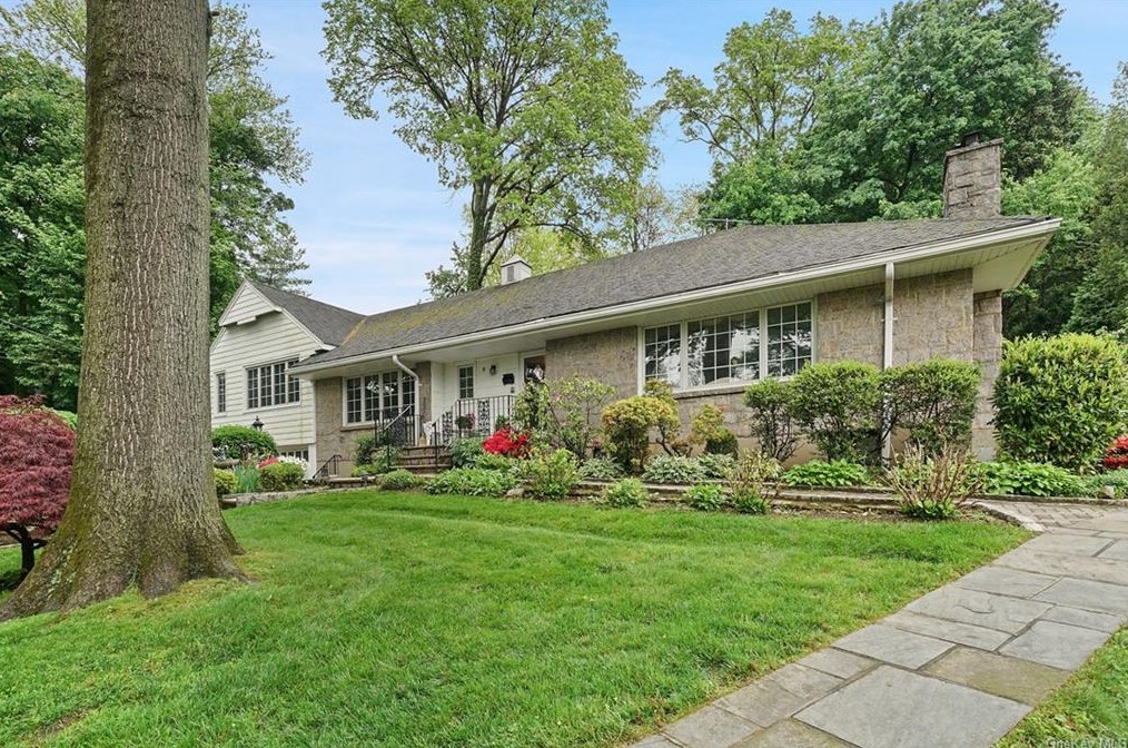 6 Oak Bnd, Yonkers, NY 10708-5808