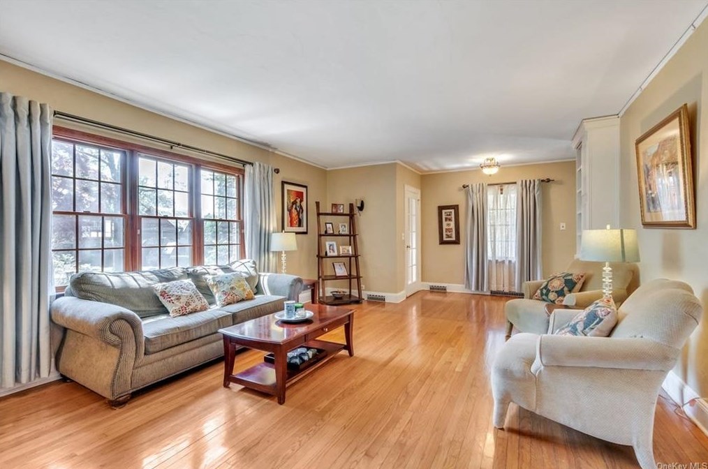 8 Antony Rd, White Plains, NY 10605