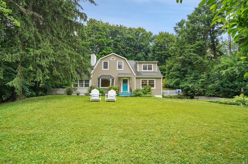 11 Lakeside Dr, Katonah NY  10536-1607 exterior