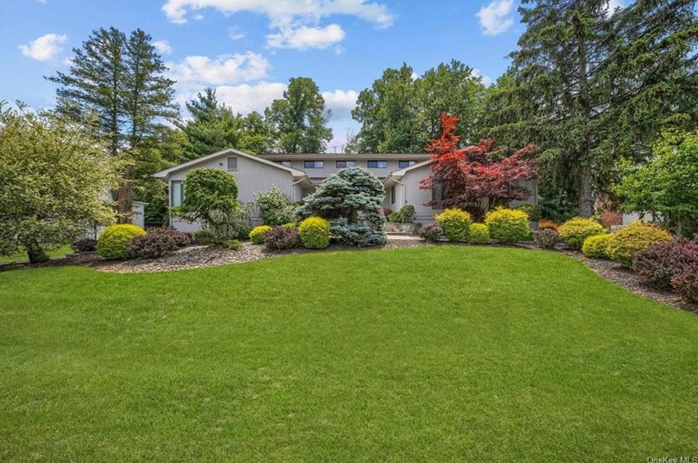 30 Pecan Valley Dr, New City, NY 10956-5542