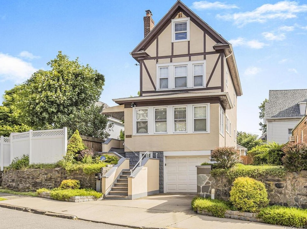 124 Winfred Ave, Yonkers, NY 10704-2322