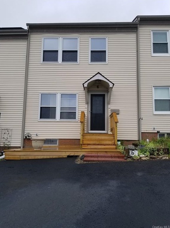 6 Washington Pl, Newburgh, NY 12550-5653