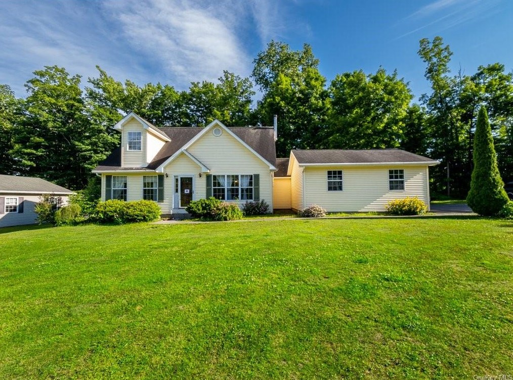 25 Rosewood Ln, Wurtsboro, NY 12790