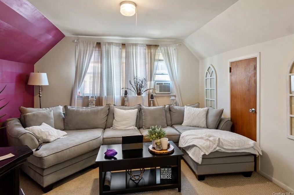 754 Palisade Ave, Yonkers NY 10703-1819 exterior