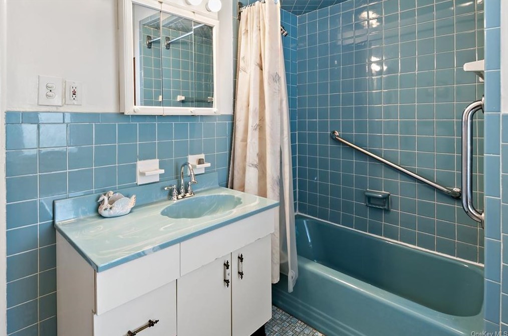 754 Palisade Ave, Yonkers NY 10703-1819 exterior