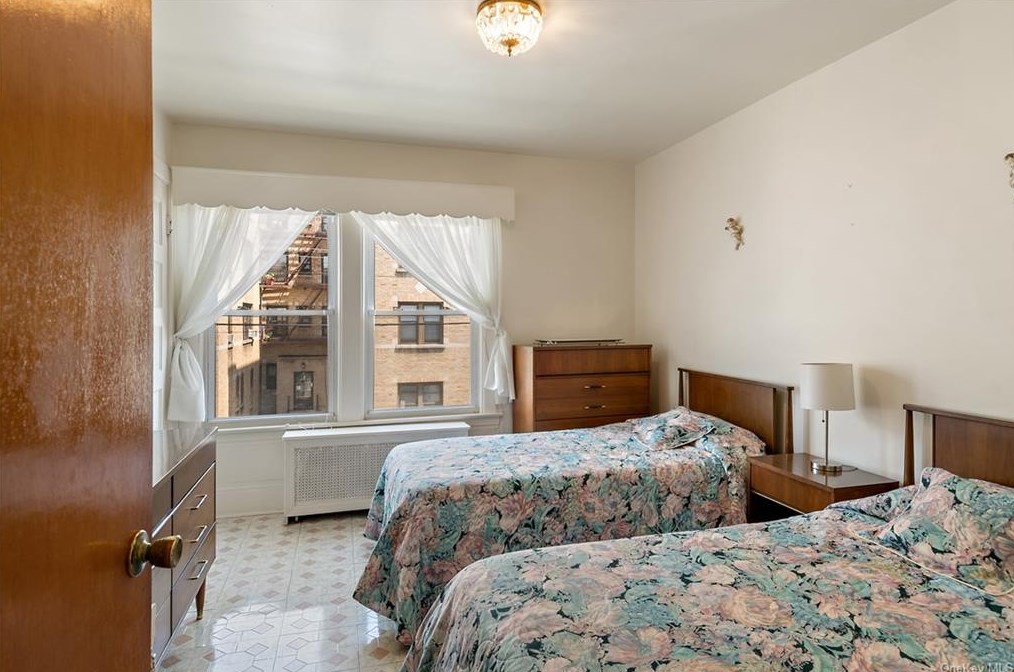 754 Palisade Ave, Yonkers NY 10703-1819 exterior