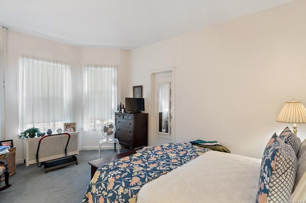 754 Palisade Ave, Yonkers NY 10703-1819 exterior