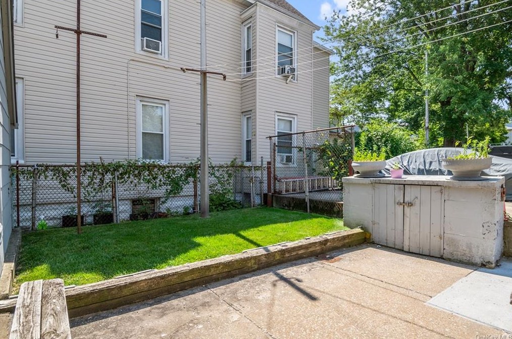 754 Palisade Ave, Yonkers NY 10703-1819 exterior