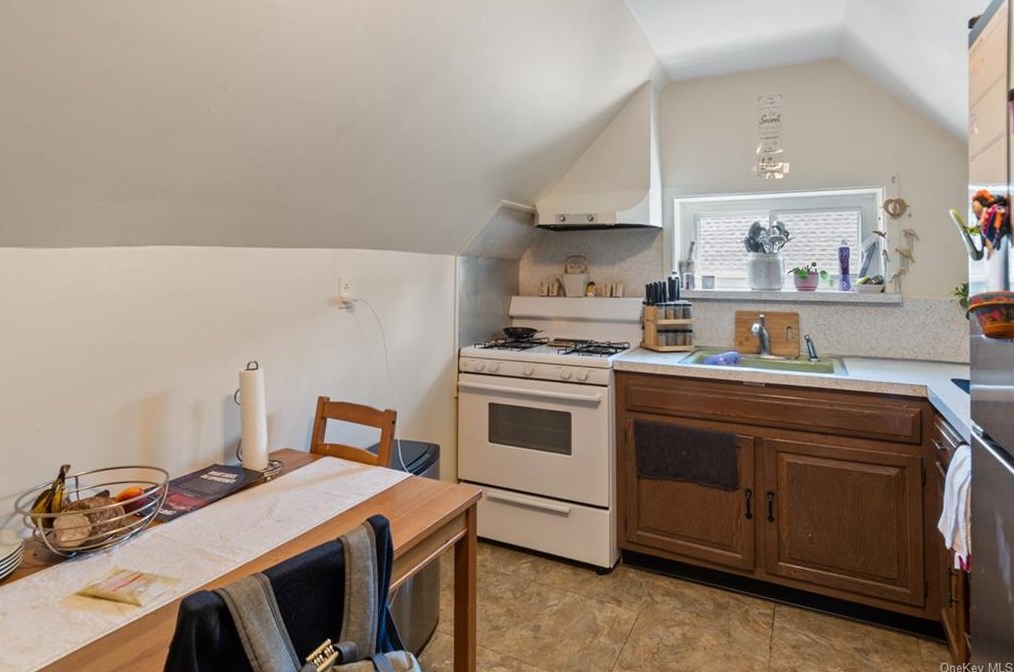 754 Palisade Ave, Yonkers NY 10703-1819 exterior