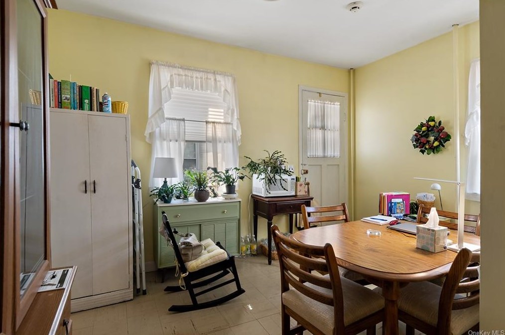 754 Palisade Ave, Yonkers NY 10703-1819 exterior