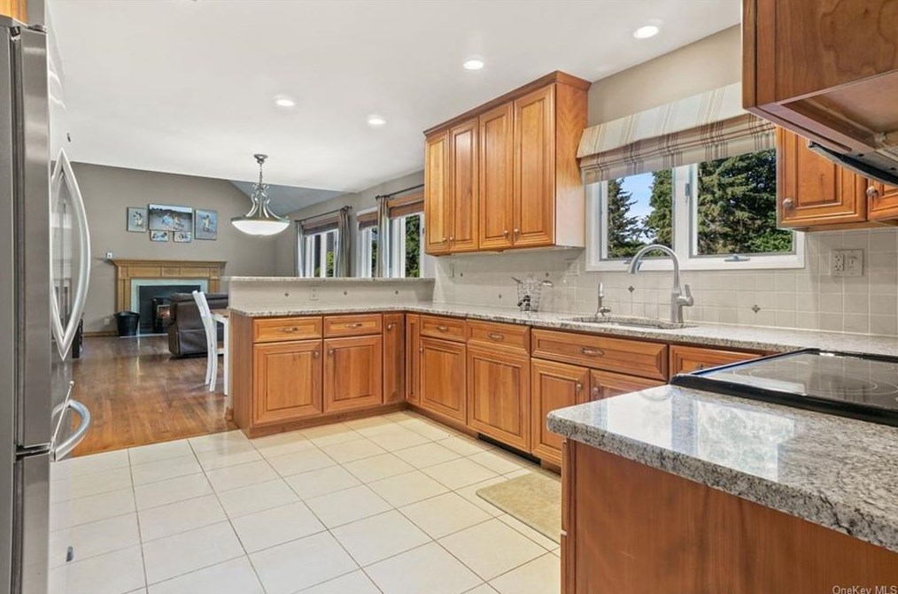 3125 Cedar Rd, Yorktown Hgts, NY 10598