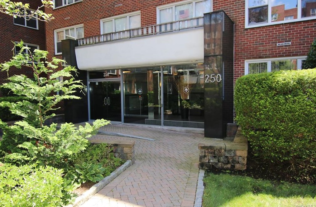 250 Garth Rd #2b3, Scarsdale, NY 10583