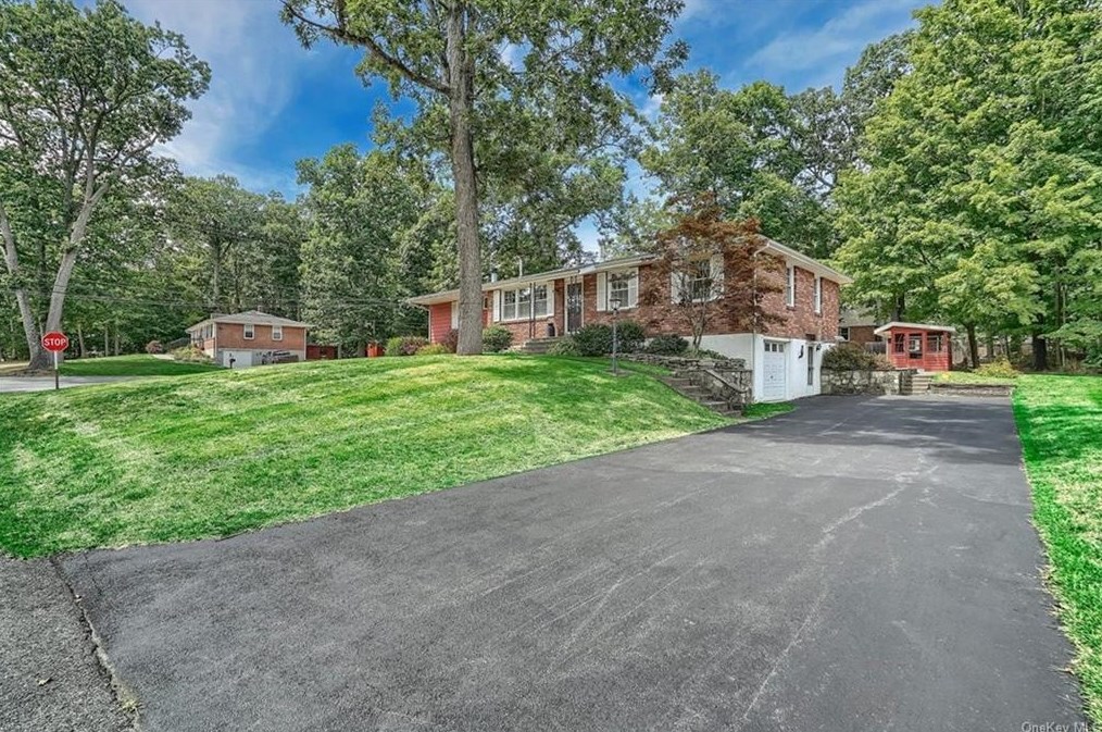 11 Yeoman Rd, Newburgh, NY 12550-2648
