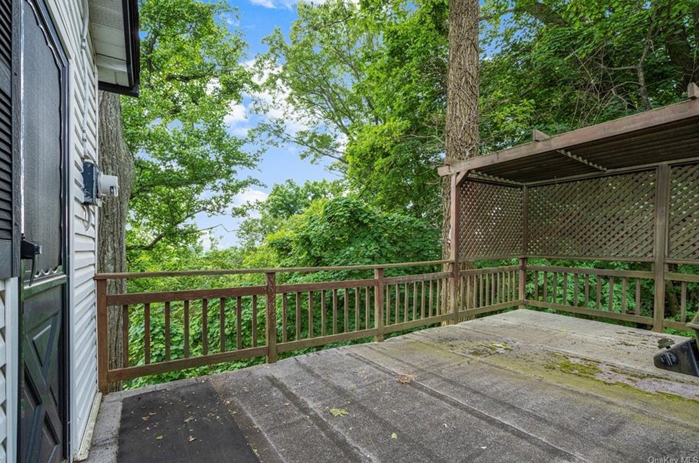 30 Lindbergh Ln, New City, NY 10956