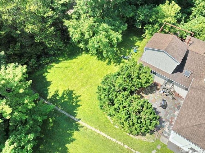 16 Hilltop Ln, Chestnut Ridge, NY 10952-2525
