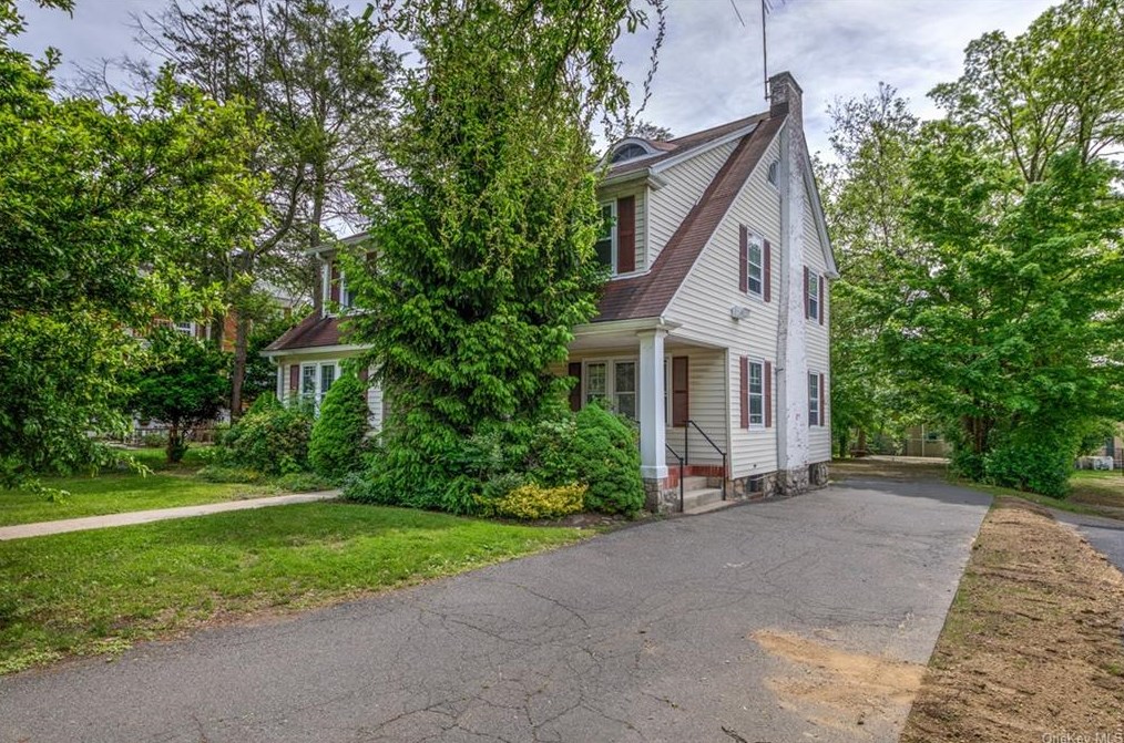 33 Crane Ave, White Plains, NY 10603