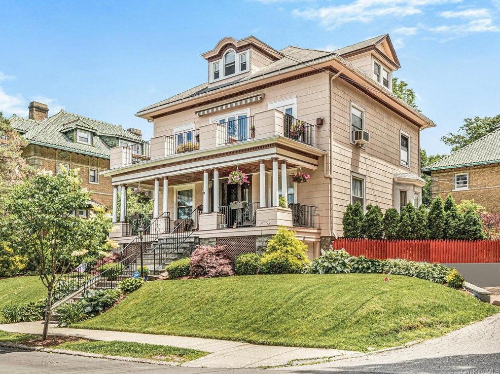 116 Sunnyside Dr, Yonkers, NY 10705-2827