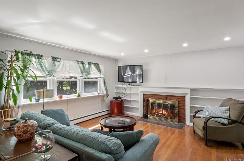 41 Crest Dr, White Plains, NY 10607