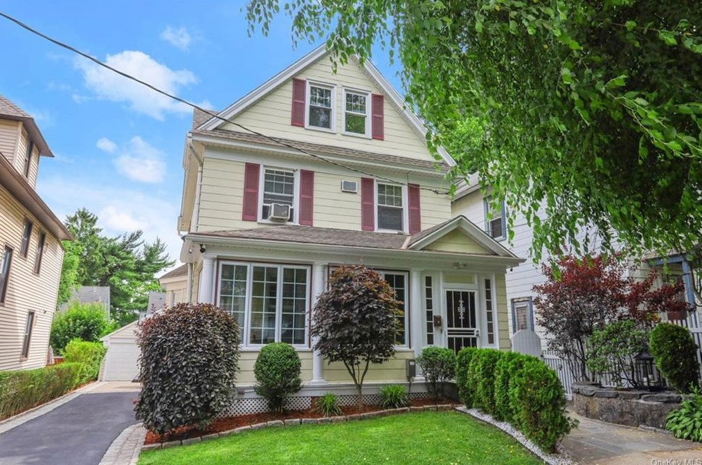 22 Island View Pl, New Rochelle, NY 10801