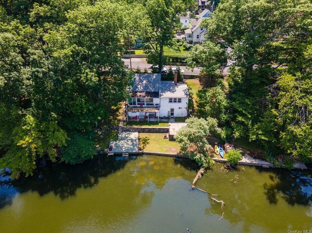 197 Lake Dr, Lake Peekskill, NY 10537-1344