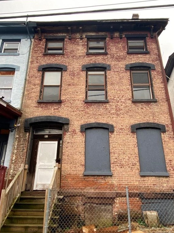 90 Lander St, Newburgh NY  12550-4946 exterior