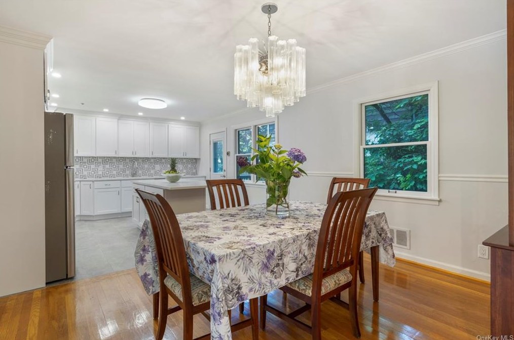 820 Fenimore Rd, Larchmont NY  10538-1114 exterior