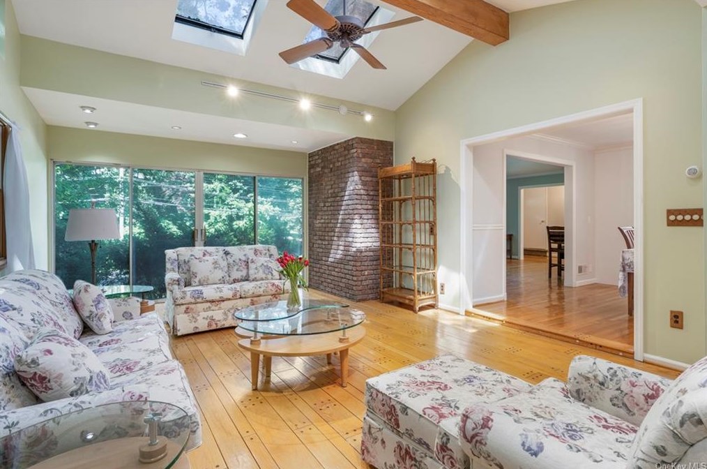 820 Fenimore Rd, Larchmont NY  10538-1114 exterior