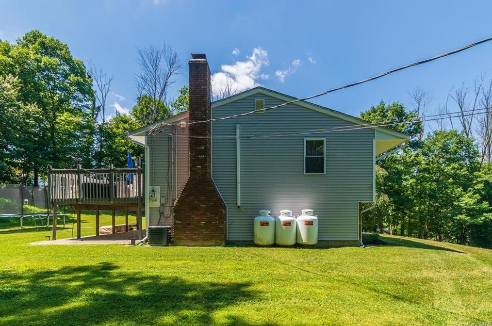 19 Circle Dr, Monroe NY  10950-3638 exterior