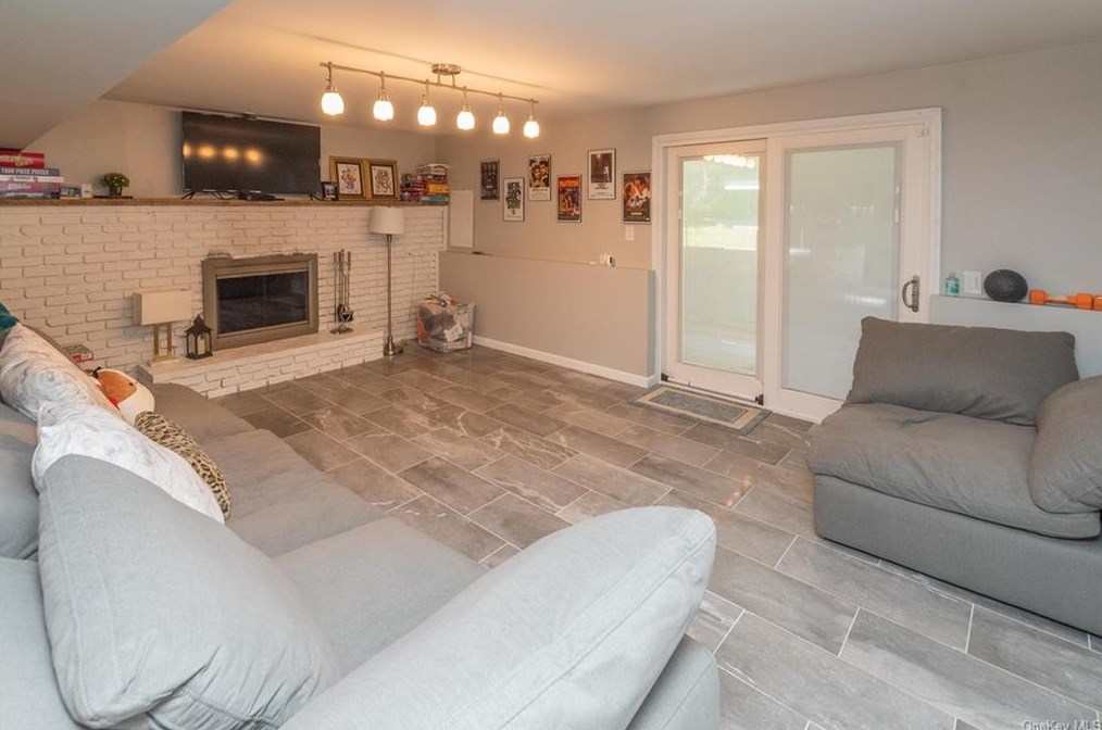 19 Circle Dr, Monroe NY  10950-3638 exterior