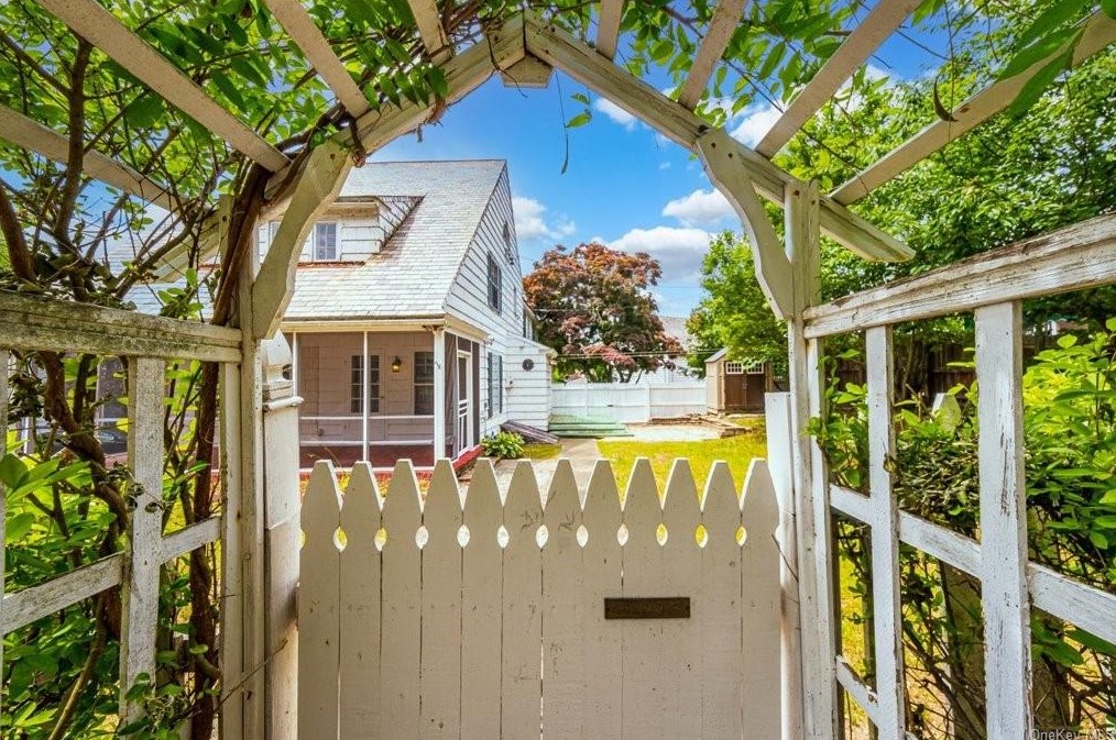 14 Norton St, Newburgh, NY 12550