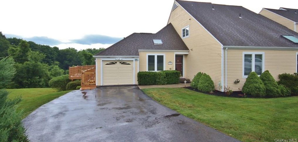 124 Fairways Cres, Kent Lakes, NY 10512-5411