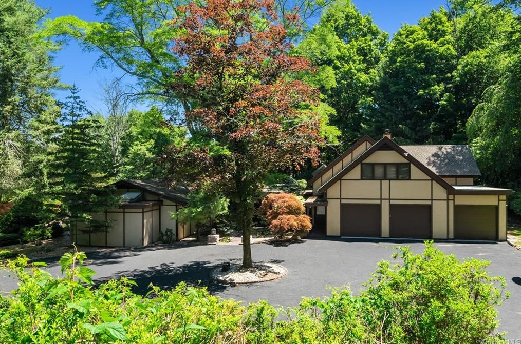 660 Quaker Rd, Chappaqua, NY 10514