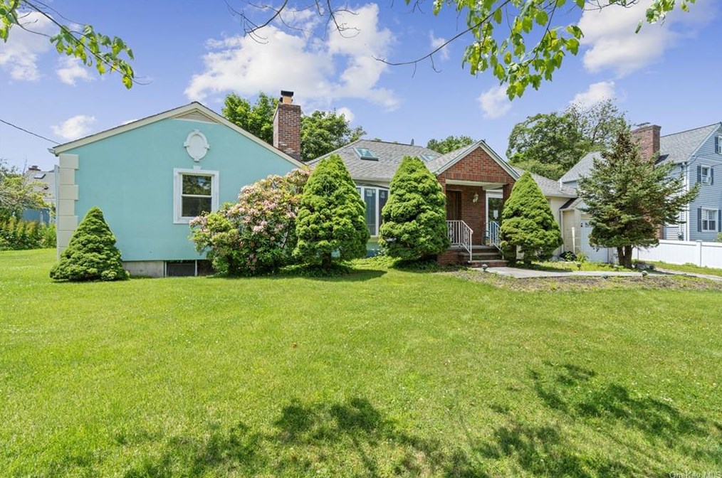 37 Francis Ln, Rye Brook, NY 10573