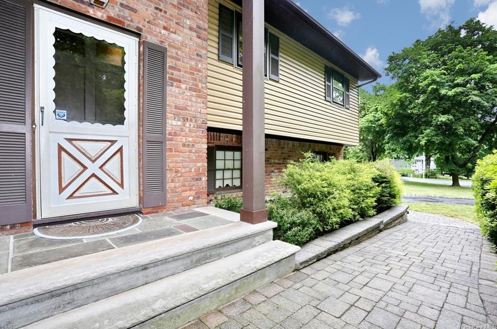 19 Haller Cres, Chestnut Ridge, NY 10977-6603