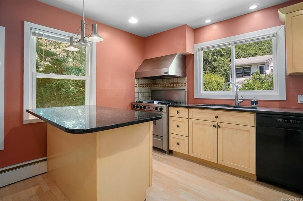 2 Stevenson Pl, Croton On Hudson, NY 10520-1920