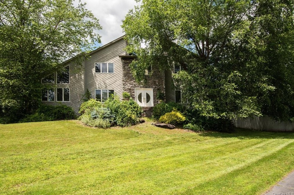 14 Arbor Ct, Mount Ivy, NY 10970-2842