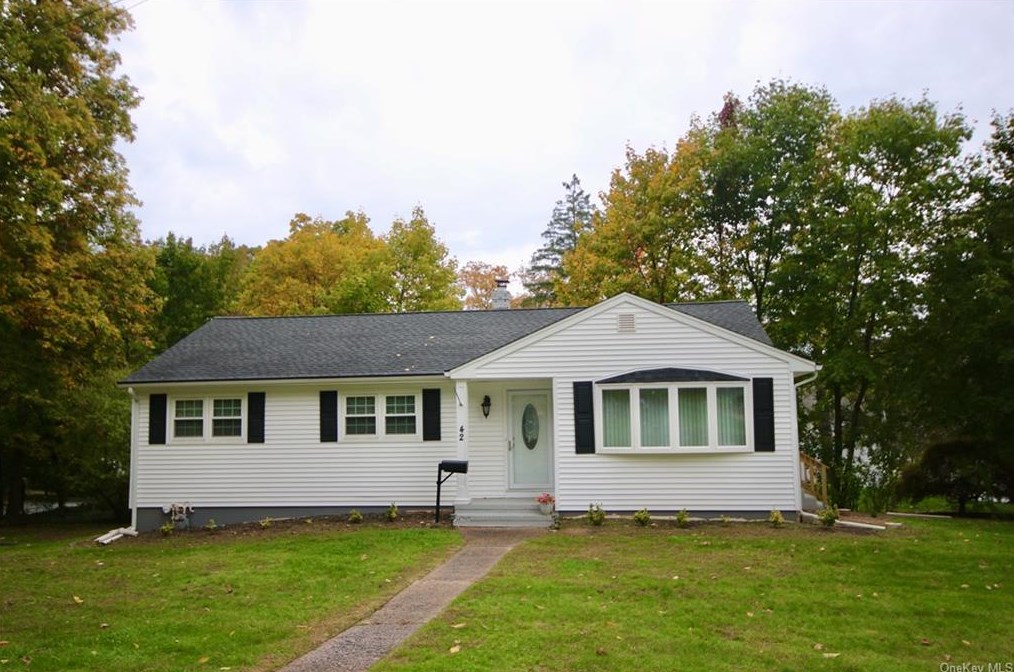42 Hansen Ave, New City, NY 10956
