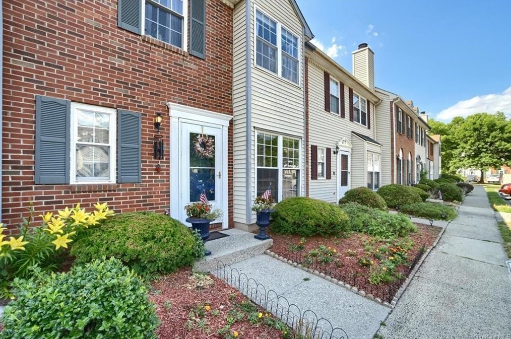 5 Matthews Ln, Washingtonville, NY 10992