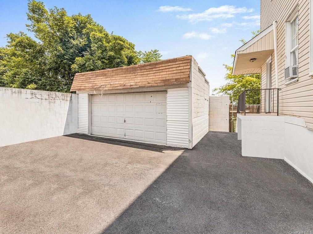 157 Lake Ave, Yonkers, NY 10703-2757