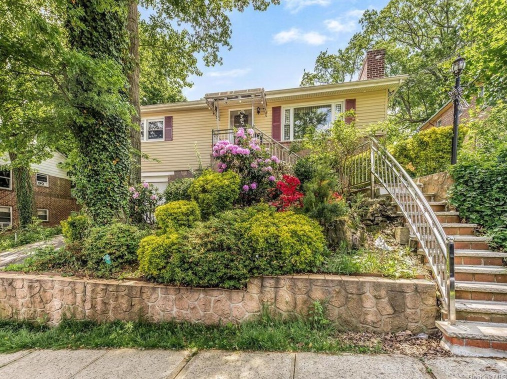 78 Spruce St, Yonkers, NY 10701-4511