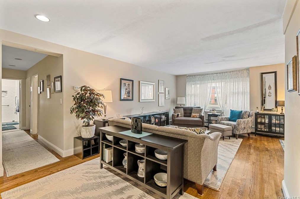 80 E Hartsdale Ave #722, Hartsdale, NY 10530