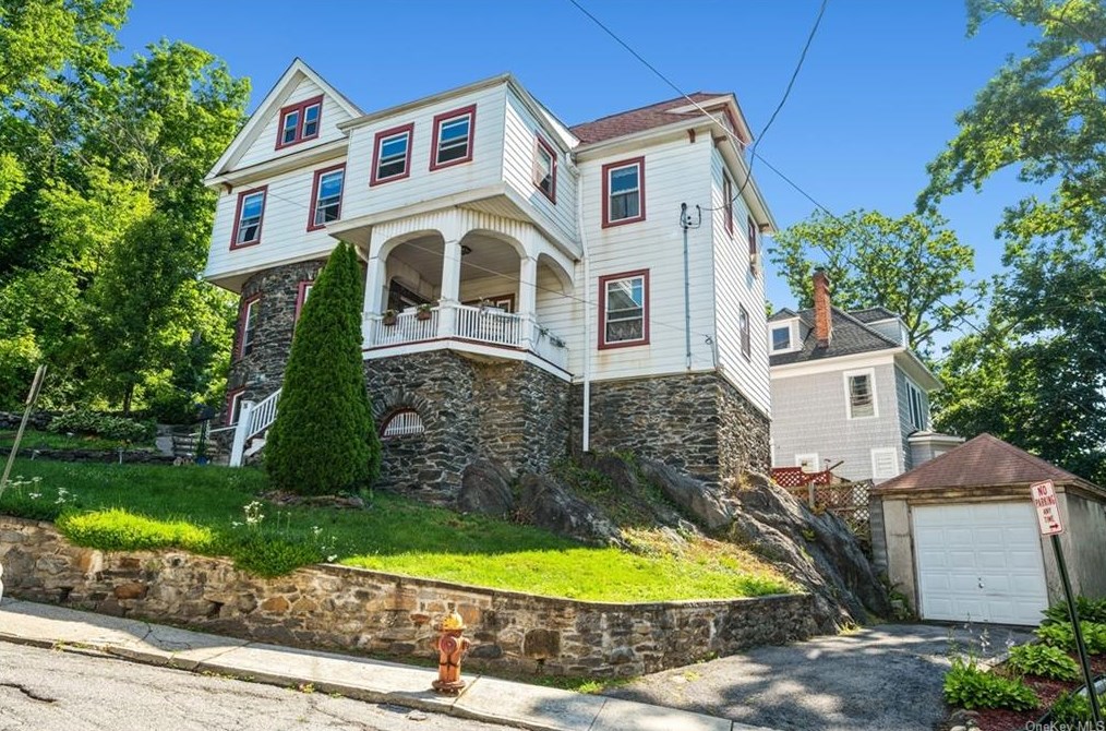 16 Prospect Dr, Yonkers, NY 10705-2453