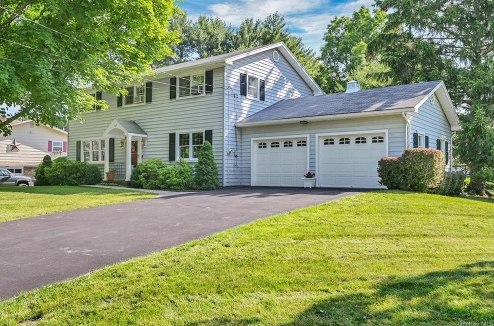 63 Eisenhower Dr, Middletown, NY 10940