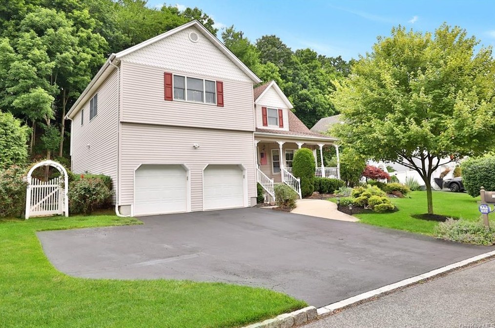 18 Delongis Ct, Sparkill, NY 10976
