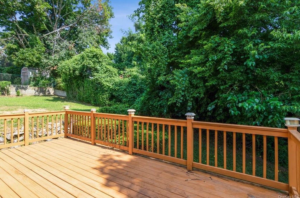 137 Bellevue Pl, Yonkers NY  10703-1626 exterior