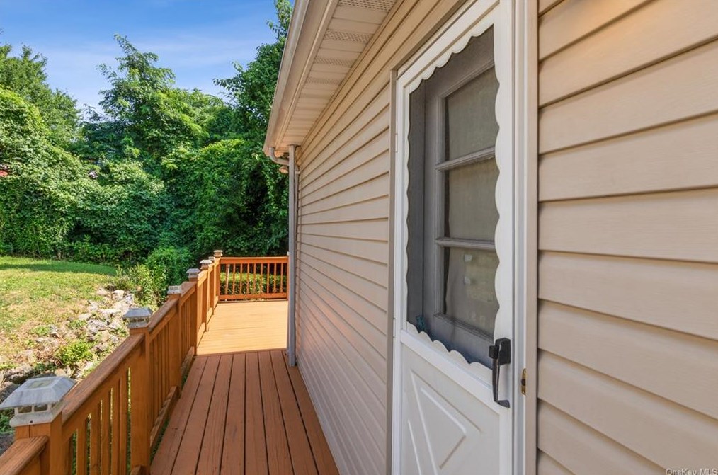 137 Bellevue Pl, Yonkers NY  10703-1626 exterior